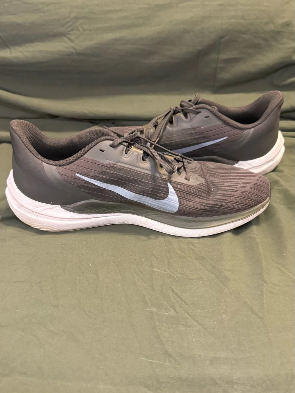 Nike Men's Athletic Running Shoes Mauve with White Swoosh
